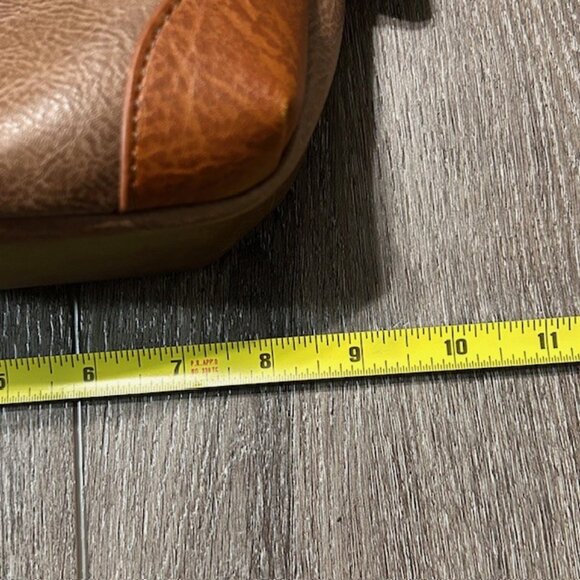 White Mountain Sling Pack Crossbody Bag In Brown - Picture 5 of 10